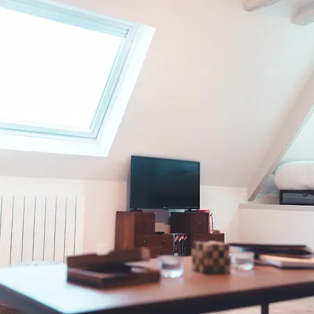 Appartement Charmante Mezzanine - Lamartine *